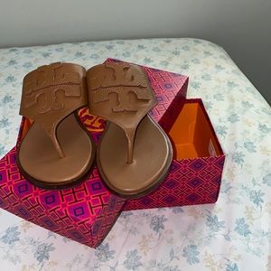 Tory burch cute sandals with box and bag